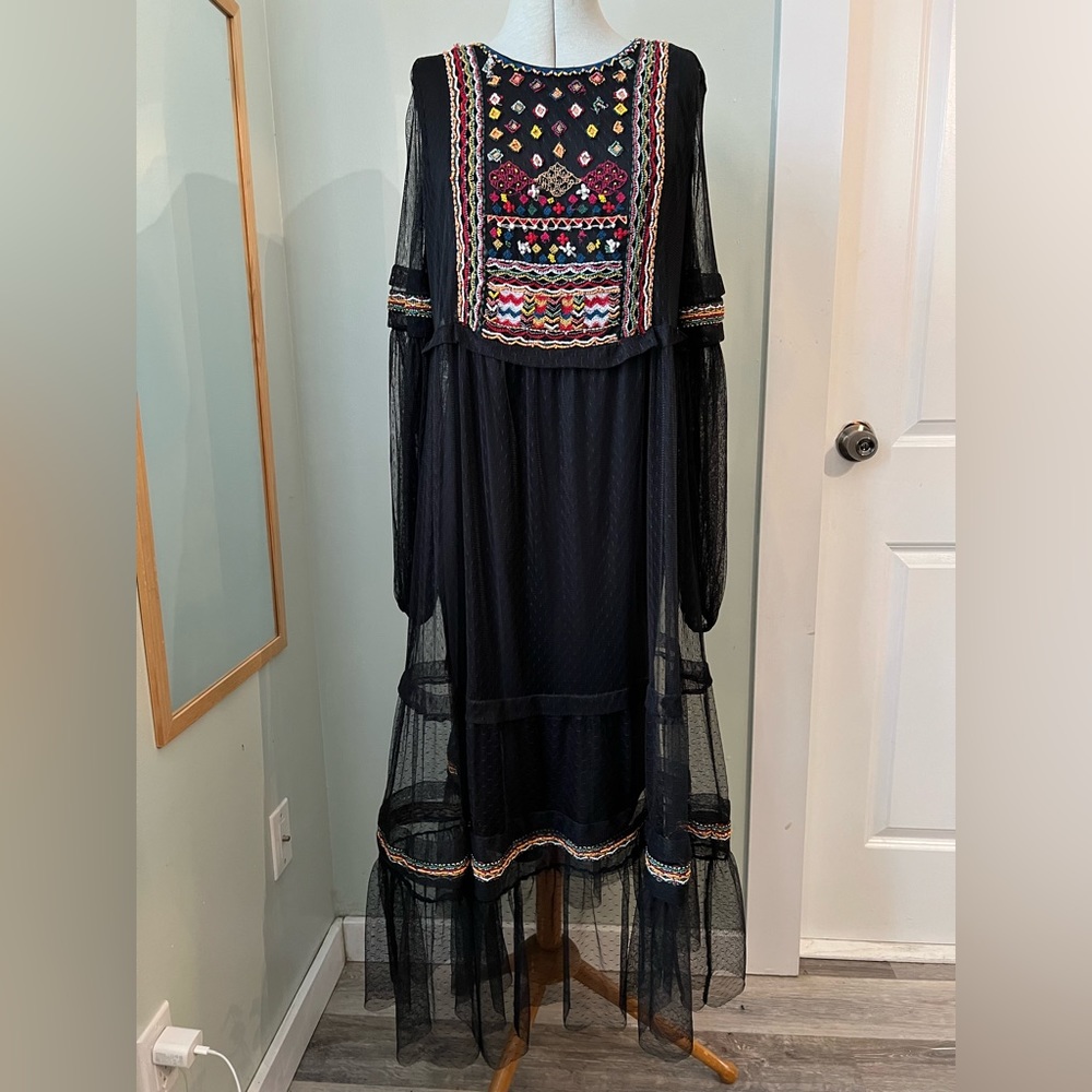 Zara tulle maxi dress with embroidery beadwork - Trafaluc collection - Sz Large